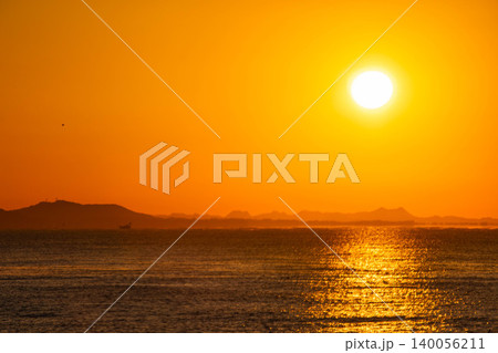 海岸の朝日・朝焼け 海岸の朝日・朝焼け 140056211