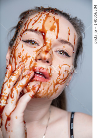 Portrait of a cute woman 140056304