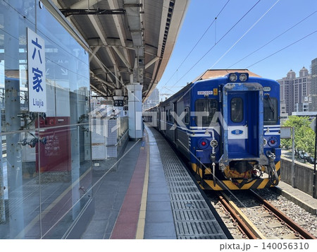 台湾・台湾鉄路 台鉄「六家」駅 140056310