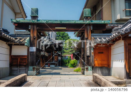 京都、積善院凖提堂の山門と境内風景 京都、積善院凖提堂の山門と境内風景 140056796