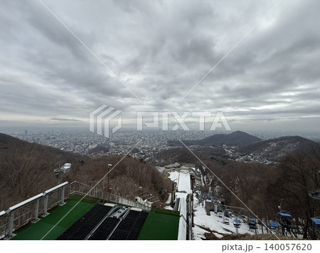 北海道、大倉山ジャンプ競技場、オリンピック、ジャンプ台、スキー場、展望台、景色、広大、雪、積雪 北海道、大倉山ジャンプ競技場、オリンピック、ジャンプ台、スキー場、展望台、景色、広大、雪、積雪 140057620