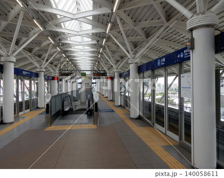 人のいないゆりかもめの台場駅 人のいないゆりかもめの台場駅 140058611