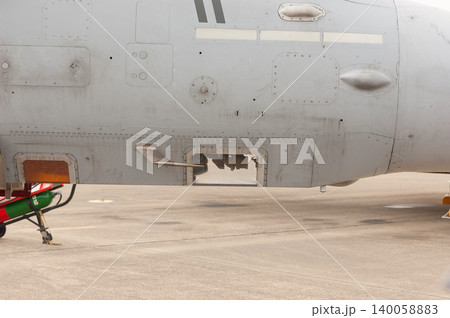 アメリカ海兵隊F/A-18Dホーネット偵察型の機首カメラ 140058883