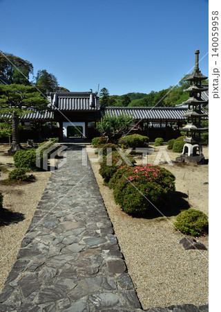 快晴の興聖寺　法堂から見た庭園(京都府宇治市) 140059958