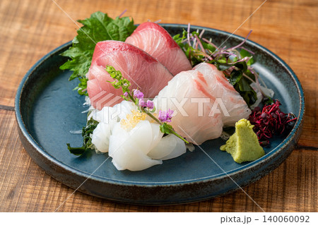 刺身3種盛り合わせ 新鮮な海鮮を味わう贅沢刺身盛り 刺身3種盛り合わせ 新鮮な海鮮を味わう贅沢刺身盛り 140060092