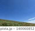 土手から見上げる空 140060852