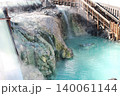 草津温泉湯畑の湯滝とエメラルドの湯壺 140061144