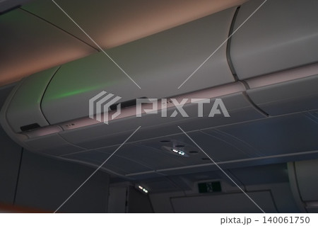 機内 140061750