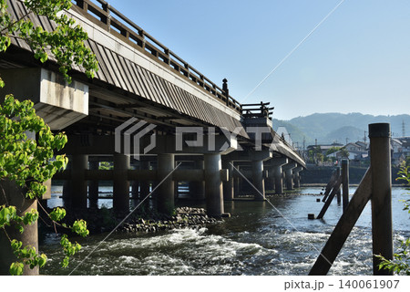 宇治橋と宇治川(京都府宇治市) 宇治橋と宇治川(京都府宇治市) 140061907