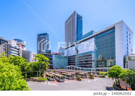 日本の横浜都市景観5月30日。JR横浜駅西口やJR横浜タワー、タワーマンションなどを望む 140062082