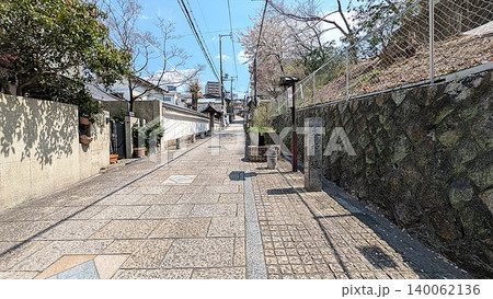 大阪天王寺七坂の安居神社前の天神坂 大阪天王寺七坂の安居神社前の天神坂 140062136