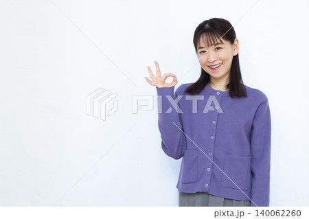 OKサインをしている女性 140062260