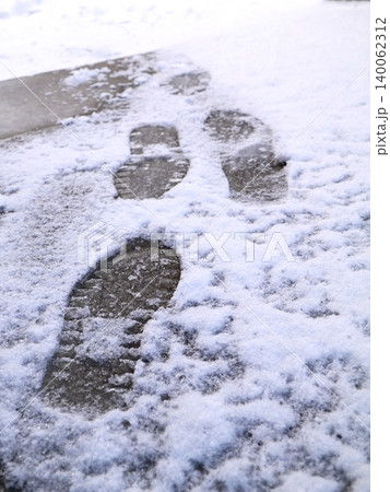 雪の上の足跡 雪の上の足跡 140062312