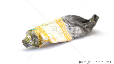 Close-up Old tube of artist oil paint with yellow colors on white background 140062764