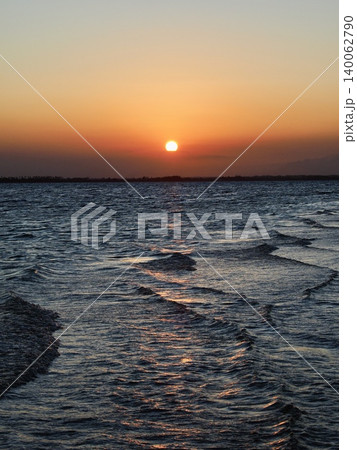 アフリカの海に沈む夕日 アフリカの海に沈む夕日 140062790