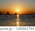 アフリカの海に沈む夕日 140062794