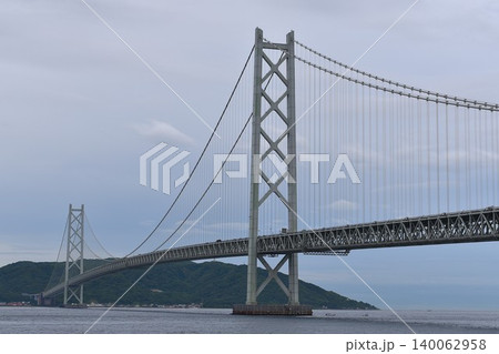 曇り空に見る明石海峡大橋 曇り空に見る明石海峡大橋 140062958