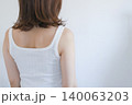 女性の背中　後ろ姿 140063203