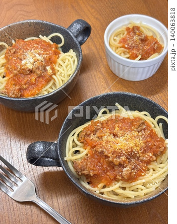 皿に盛られたミートソーススパゲティ 皿に盛られたミートソーススパゲティ 140063818