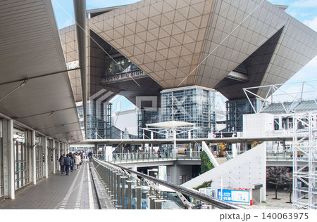 イベントに向かう人々 東京ビッグサイト 国際展示場 イベントに向かう人々 東京ビッグサイト 国際展示場 140063975