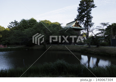 横浜市金沢区の称名寺の夕暮れ 140067304
