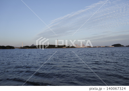 夕日に照らされた雲(八景島及び海の公園) 夕日に照らされた雲(八景島及び海の公園) 140067324