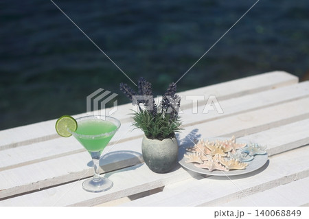 Summer cocktail on the background of the  sea. Summer vacation, relaxation, summer party. 140068849