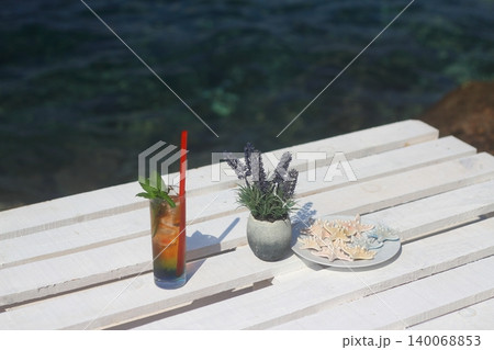 Summer cocktail on the background of the sea. Summer vacation, relaxation, summer party. Summer cocktail on the background of the sea. Summer vacation, relaxation, summer party. 140068853
