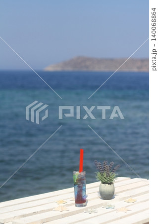 Summer cocktail on the background of the sea. Summer vacation, relaxation, summer party. Summer cocktail on the background of the sea. Summer vacation, relaxation, summer party. 140068864