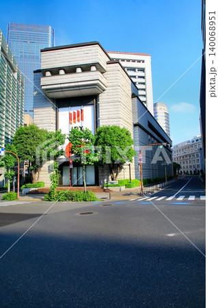『日本橋兜町』を代表する風景…【東京証券取引所ビル 本館・東証Arrows】 『日本橋兜町』を代表する風景…【東京証券取引所ビル 本館・東証Arrows】 140068951