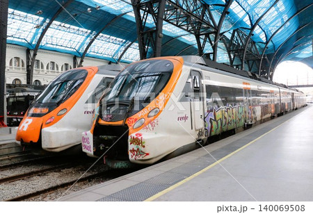 フランサ駅の電車 バルセロナ スペイン フランサ駅の電車 バルセロナ スペイン 140069508