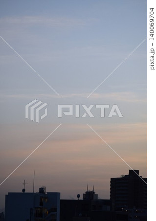 夕暮れの都市風景 夕暮れの都市風景 140069704