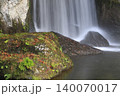 晩秋の滝 140070017