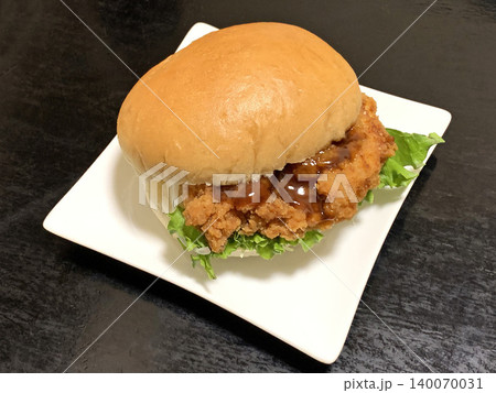北海道名物　ザンタレバーガー　ザンギ　鶏ザンギ　唐揚げバーガー　鶏唐揚げ 140070031