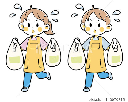買い物袋を持って走るパパとママのイラスト 140070216