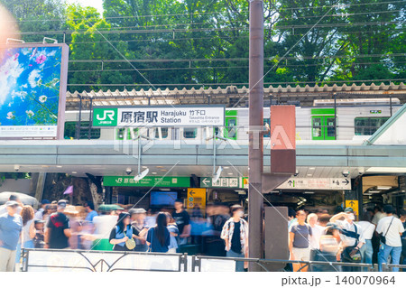 東京・混雑する原宿駅 竹下口 東京・混雑する原宿駅 竹下口 140070964