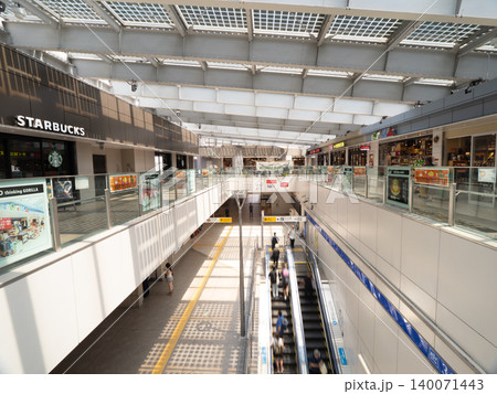 下北沢駅の改札上階の商業施設、シモキタエキウエ　東京都 140071443