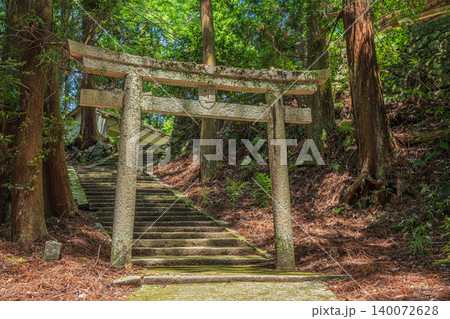 飛鳥川上坐宇須多岐比売命神社参道　奈良県明日香村 140072628