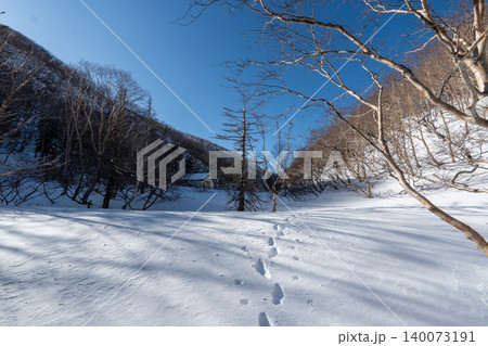 雪山の日光白根山の登山ルートとその周辺 140073191