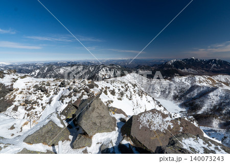 雪山の日光白根山の登山ルートとその周辺 雪山の日光白根山の登山ルートとその周辺 140073243