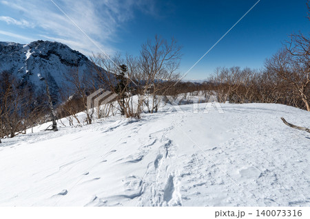 雪山の日光白根山の登山ルートとその周辺 140073316