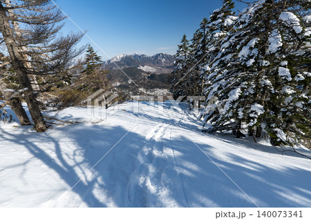雪山の日光白根山の登山ルートとその周辺 140073341