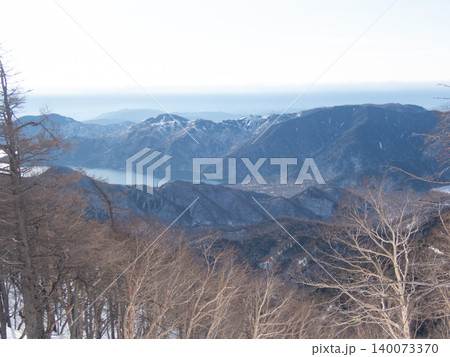 雪山の日光白根山の登山ルートとその周辺 雪山の日光白根山の登山ルートとその周辺 140073370