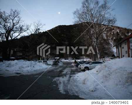 雪山の日光白根山の登山ルートとその周辺 140073401