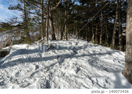 雪山の日光白根山の登山ルートとその周辺 140073456
