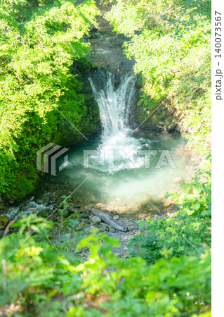 新緑・清流の大山滝 140073567