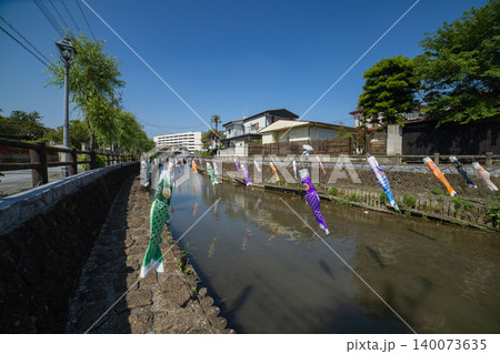 風に揺れるうずまの鯉のぼり 風に揺れるうずまの鯉のぼり 140073635