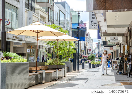 横浜市中区の都市風景 元町商店街の夏 140073671