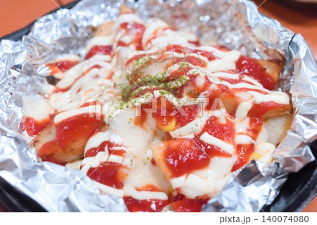 居酒屋メニューに使いやすいポテトのケチャップチーズ焼き写真 居酒屋メニューに使いやすいポテトのケチャップチーズ焼き写真 140074080