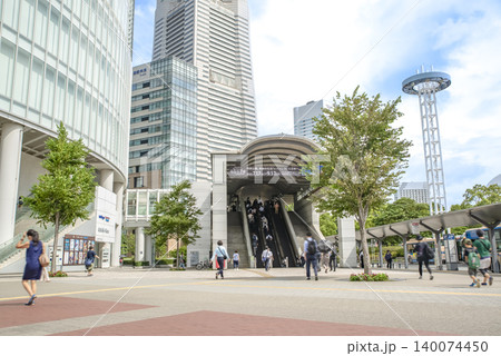 横浜市中区の都市風景 桜木町駅前広場 横浜市中区の都市風景 桜木町駅前広場 140074450